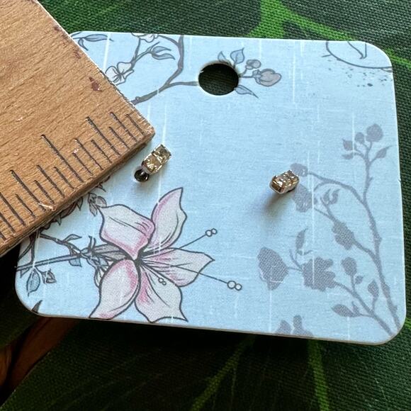 BOGO FREE TINY POST CRYSTALS EARRINGS (second hole?) - Picture 5 of 6